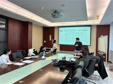 Un cliente mexicano visita la fábrica HICON en Ningbo este marzo: fuerte interés en unidades de techo al por mayor